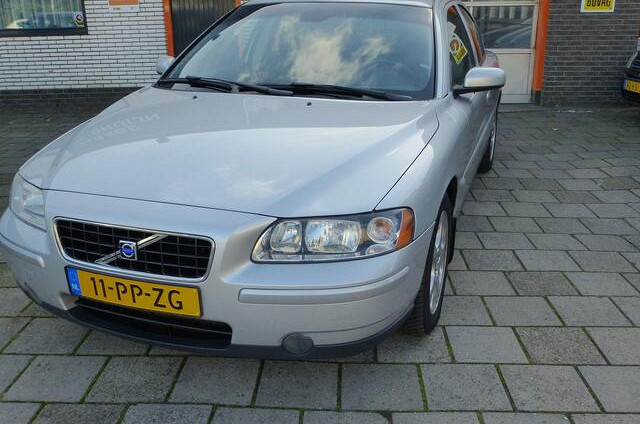 Volvo S60 2.4 kinetic